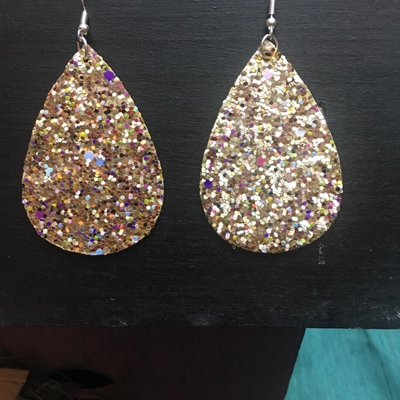 Gold Glitter Earrings! - Picture 6 of 7